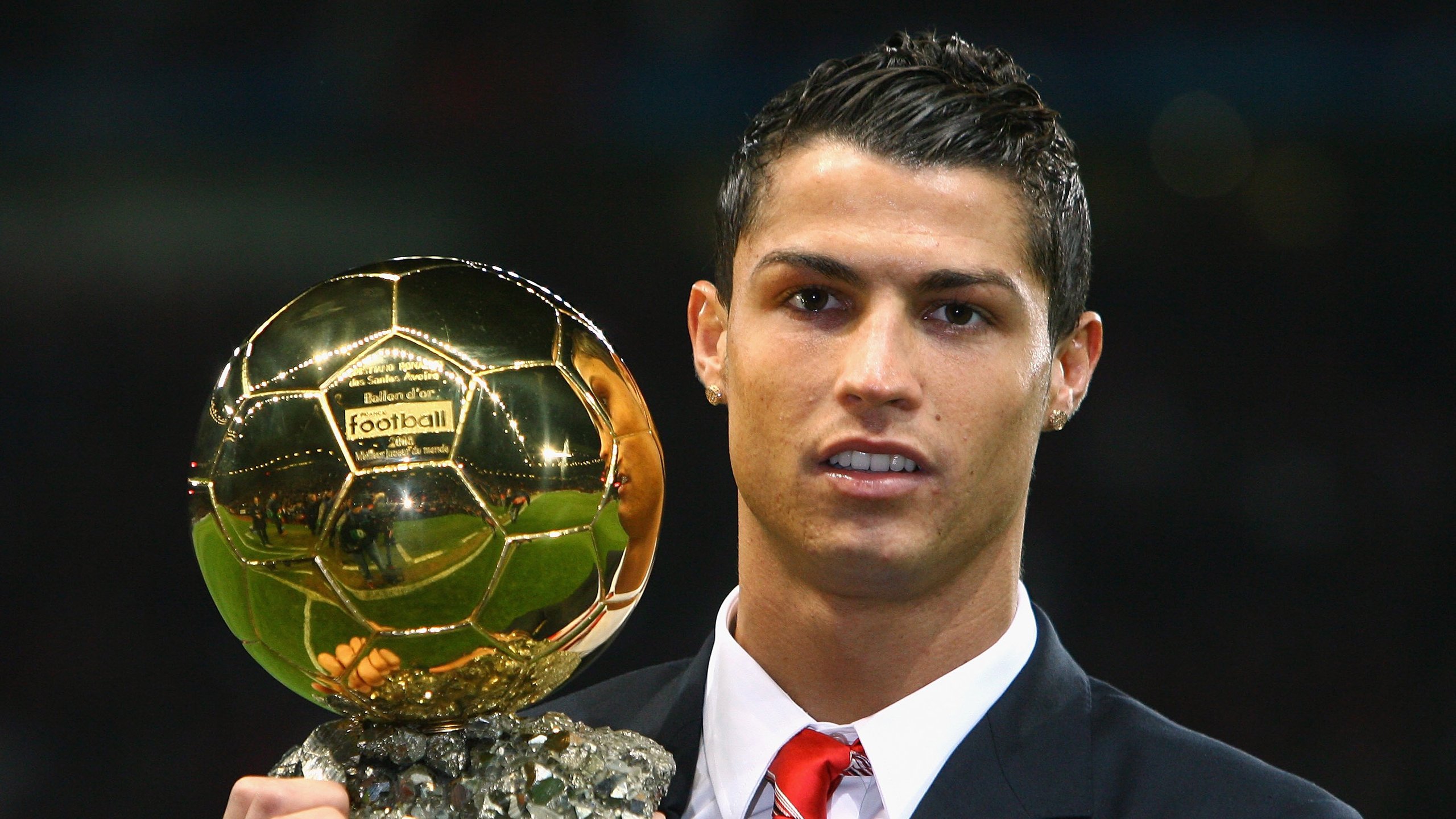 哈兰德里程碑之夜，曼城五球狂胜亚特兰大，挪威神锋书写欧冠新传奇